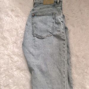 H&M denim brand light blue acid Mom jeans 🤪🤩